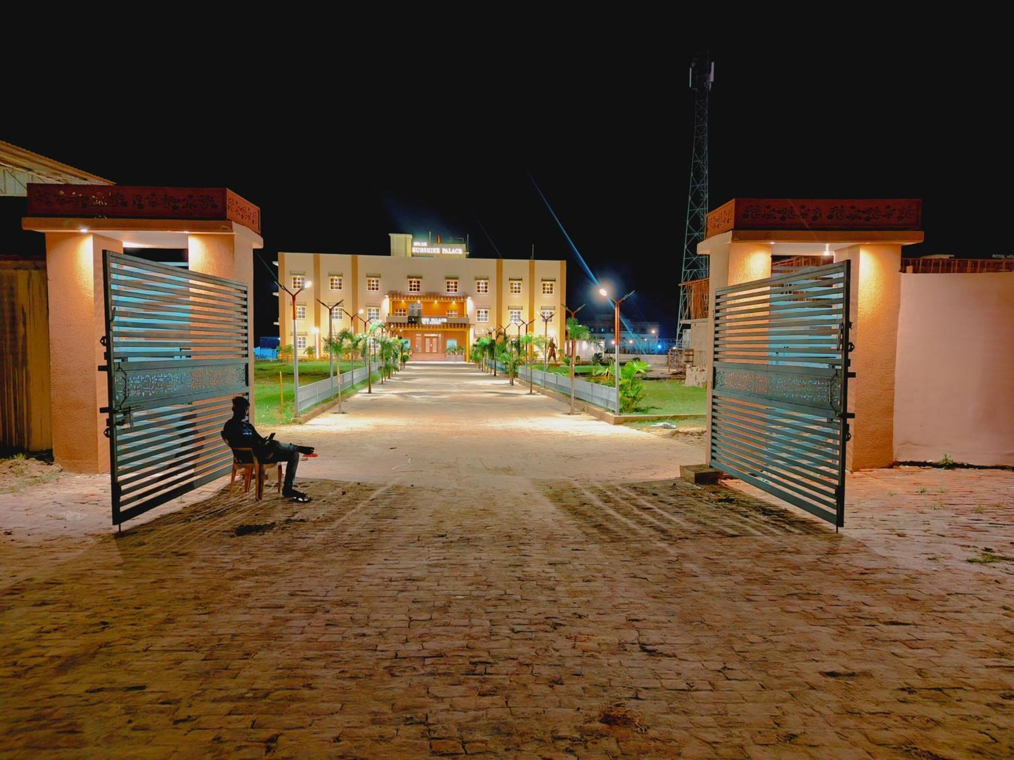 Avadh Sunshine Palace Hotel And Resort Ayodhya Esterno foto
