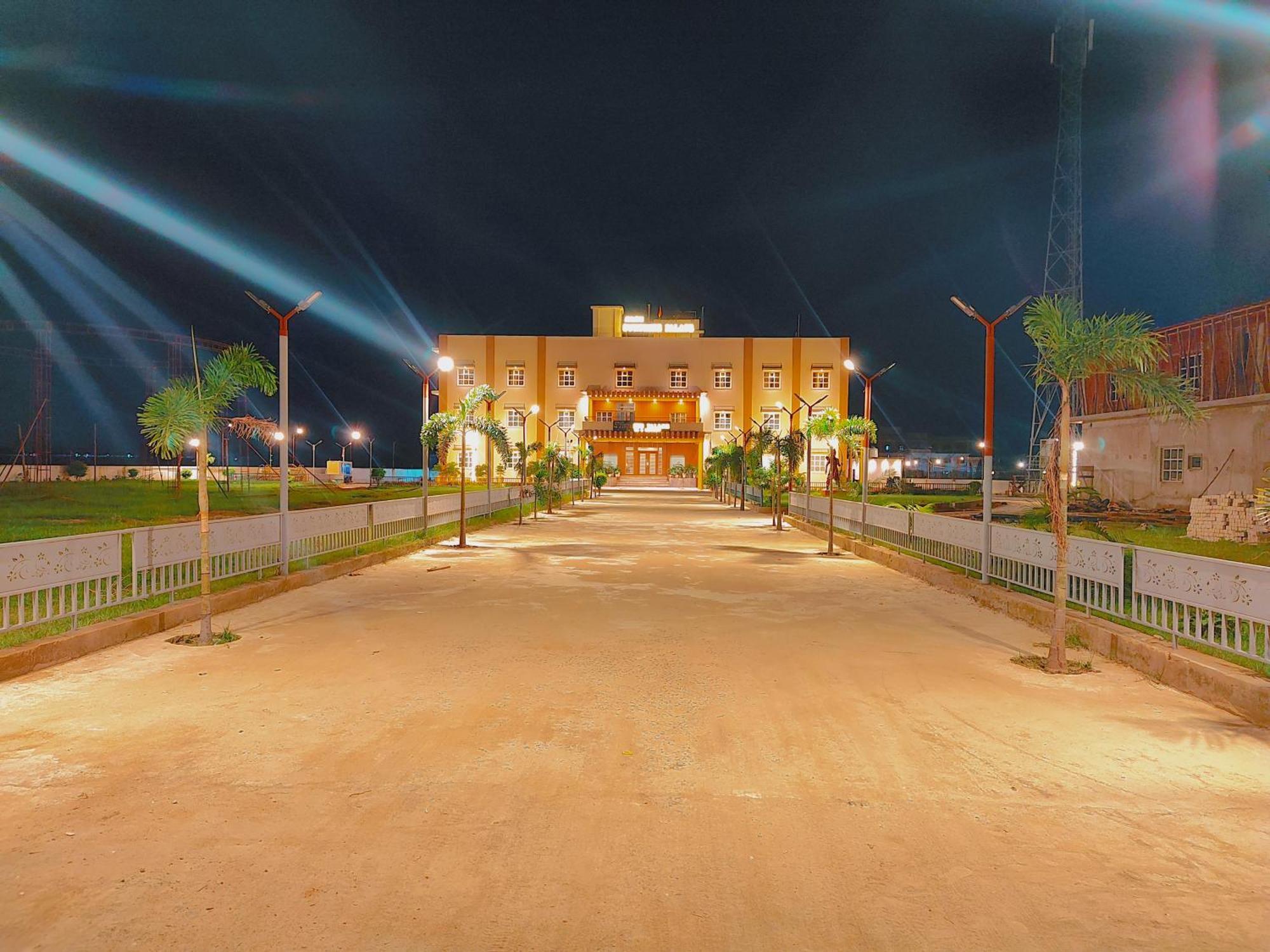 Avadh Sunshine Palace Hotel And Resort Ayodhya Esterno foto