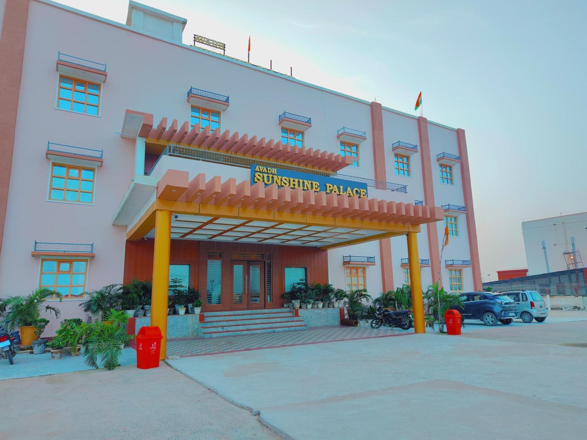 Avadh Sunshine Palace Hotel And Resort Ayodhya Esterno foto