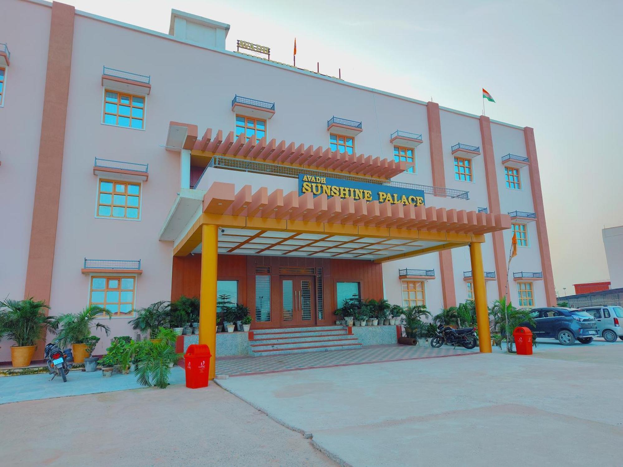 Avadh Sunshine Palace Hotel And Resort Ayodhya Esterno foto
